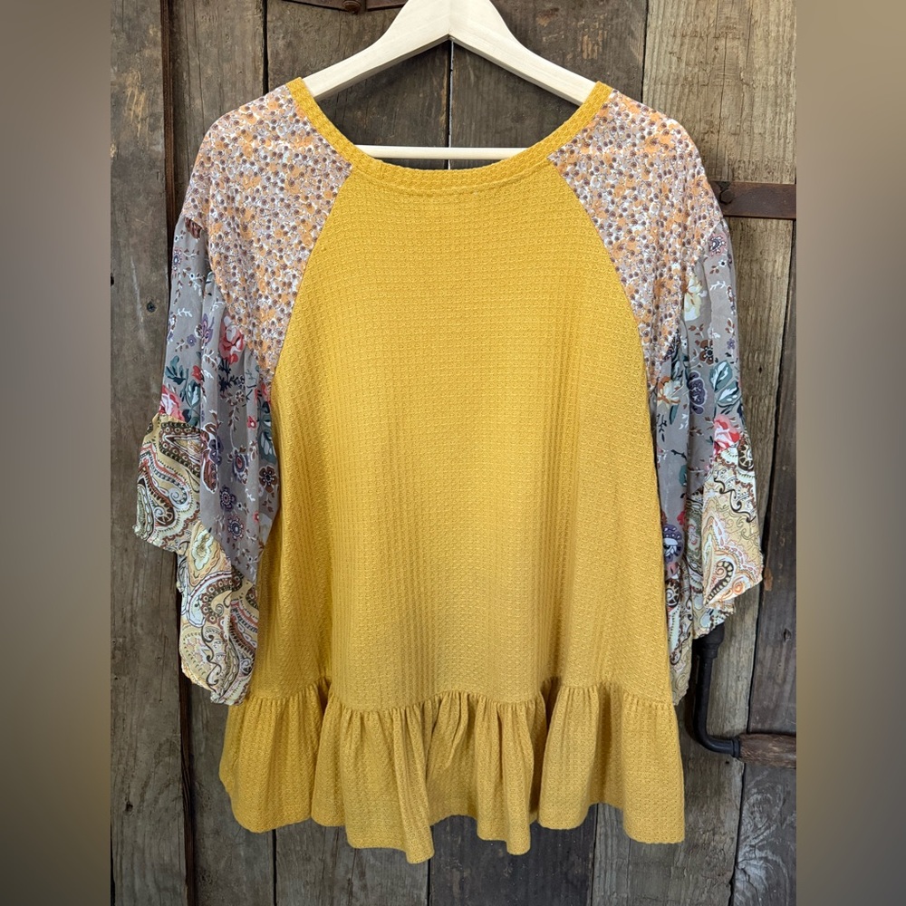 Umgee Floral Flowy Sleeve Waffle Knit Blouse Women’s Size Large Mustard Color - Picture 4 of 7